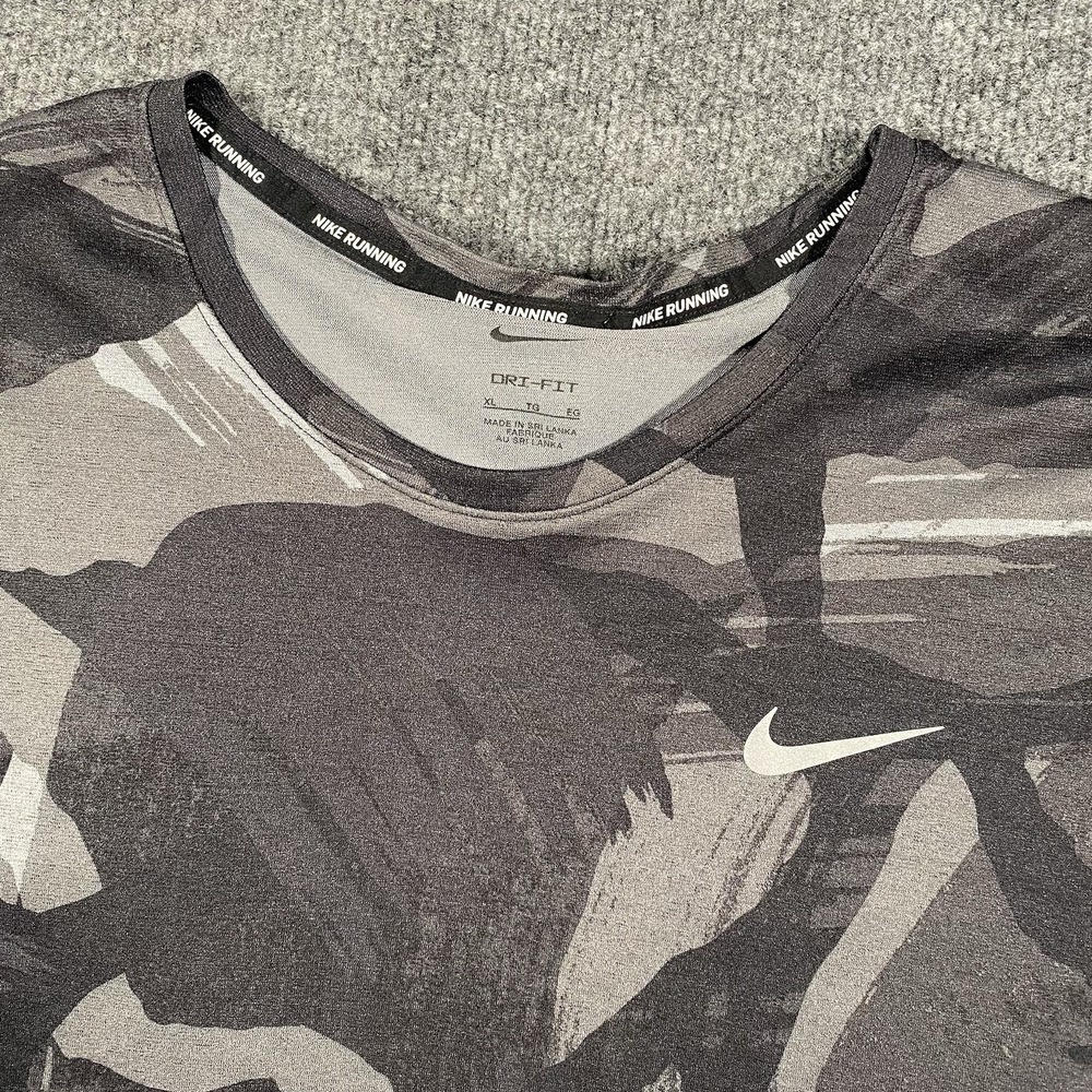 Nike Dri Fit Miler Short Sleeve Cascade Brushstroke Camo Running Top Mens XL - Picture 2 of 8